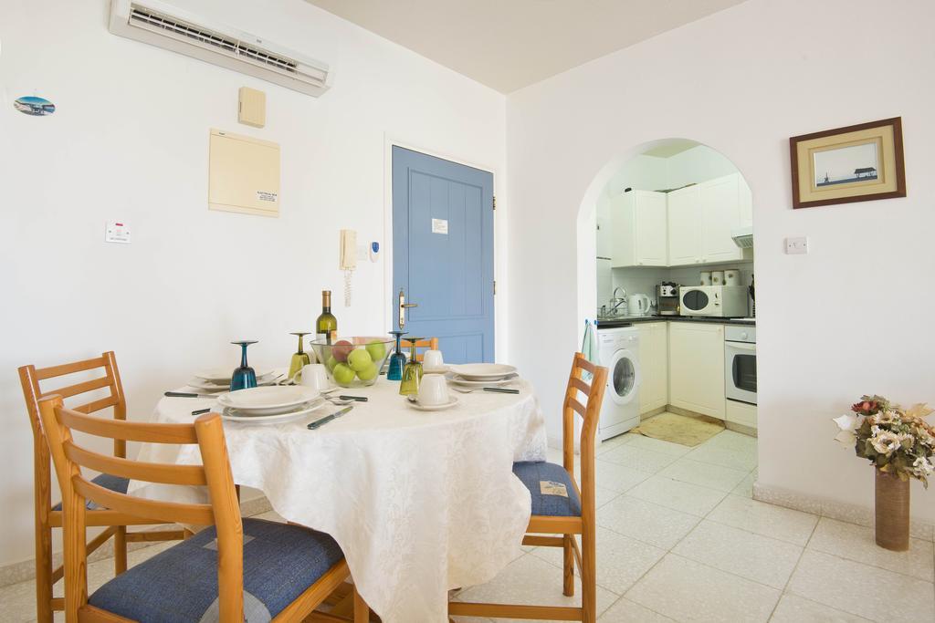 King'S Palace Apartment Paphos Esterno foto