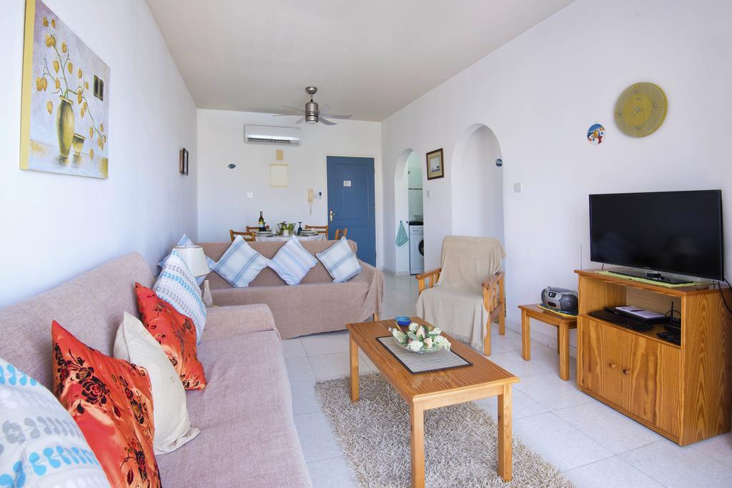 King'S Palace Apartment Paphos Esterno foto