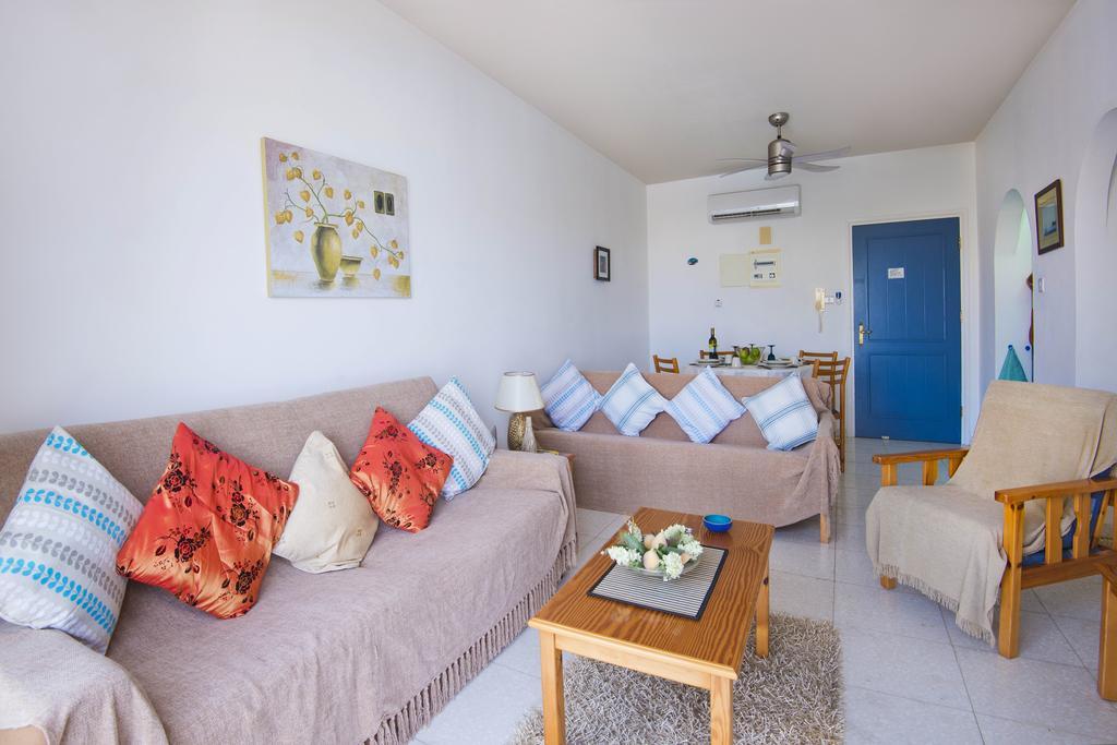 King'S Palace Apartment Paphos Esterno foto