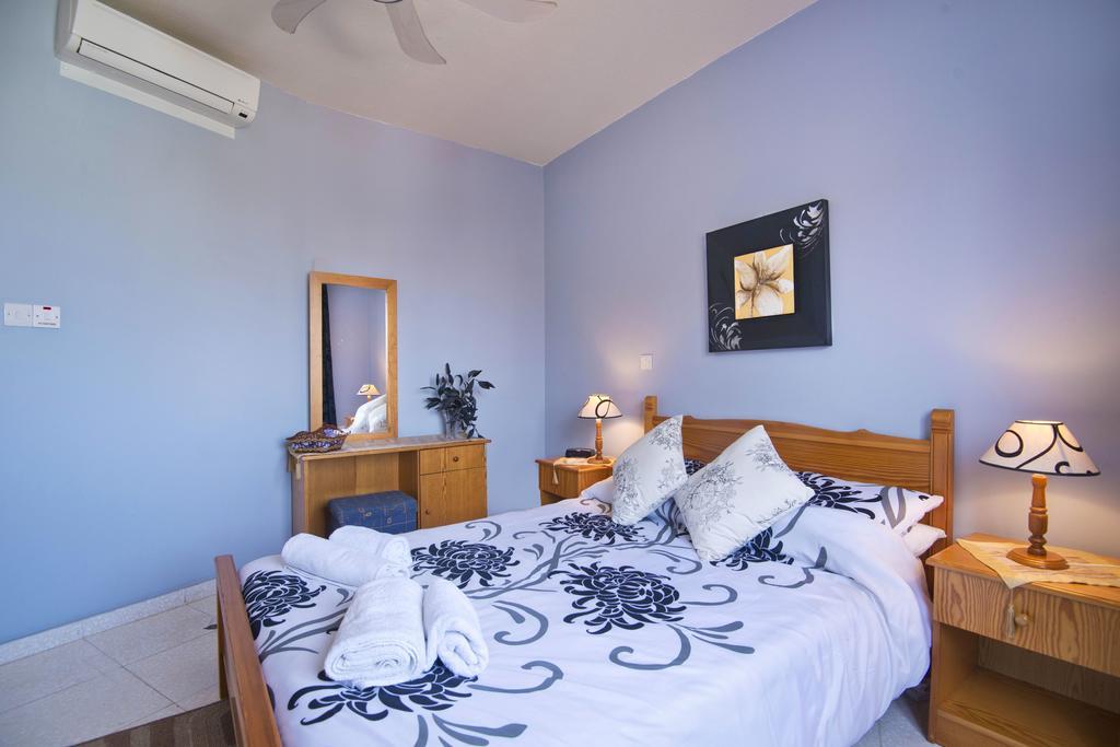 King'S Palace Apartment Paphos Esterno foto